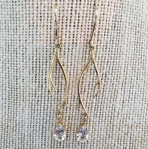 Stud and drop earring set